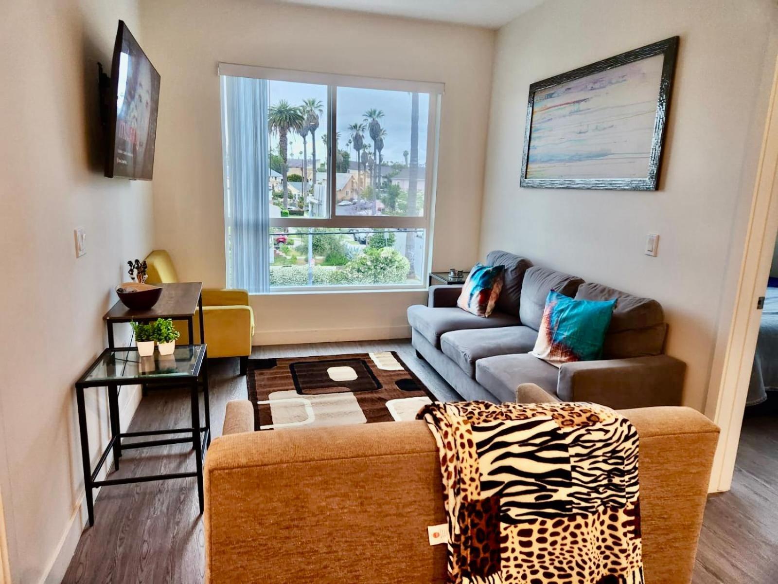 Urban Chic Residences In La Aparthotel *